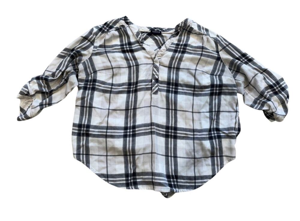 Blouse Womens Size 12 Torrid Plaid Blk White Long Sleeve V-Neck Casual Preowned